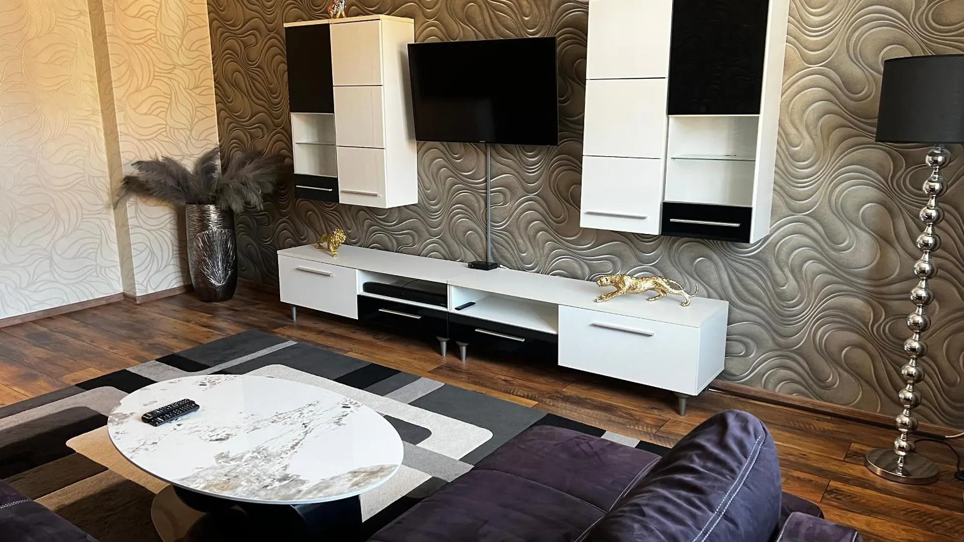 Schoenes City-Apartment Im Zentrum Mit Balkon Хоф